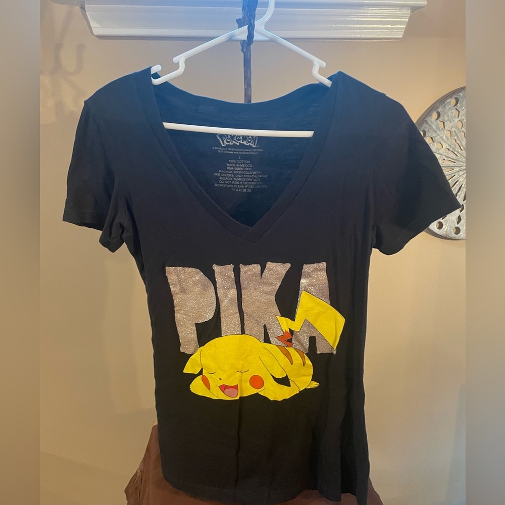 Pokemon T-Shirt Women's L Black Sleepy Pikachu Graphic V-Neck Glitter PIKA